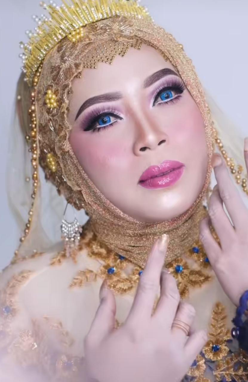 rias ibu berkulit gelap jadi boneka Annabelle berbagai sumber