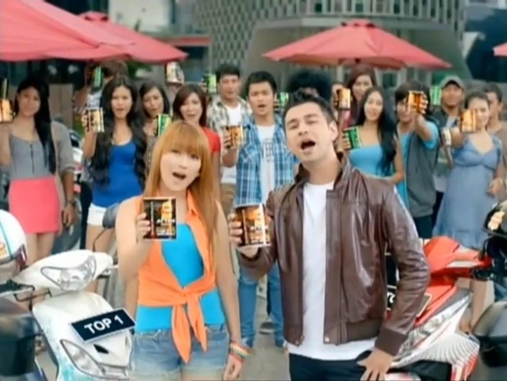 gadis bareng raffi di iklan oli © berbagai sumber