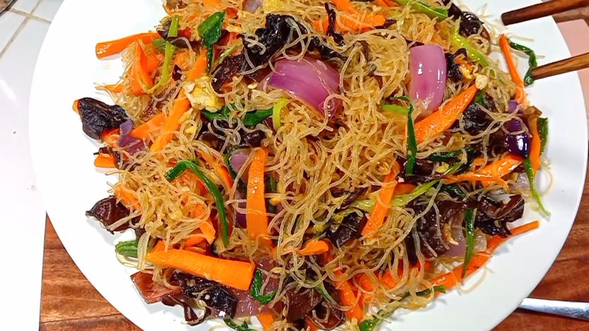 Trik bikin bihun goreng yang lezat, tidak mudah putus dan warnanya cokelat merata