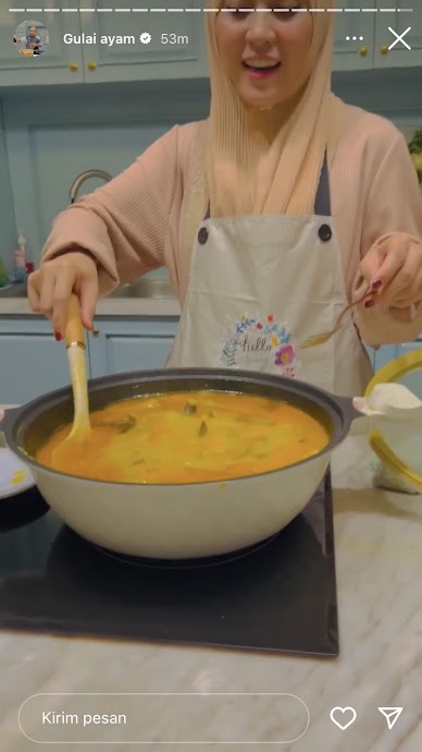 Masakan opor ayam ala 11 seleb, punya Ussy Sulistiawaty pakai resep turun temurun