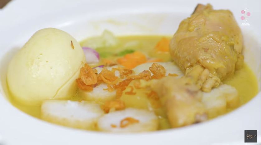 Masakan opor ayam ala 11 seleb, punya Ussy Sulistiawaty pakai resep turun temurun