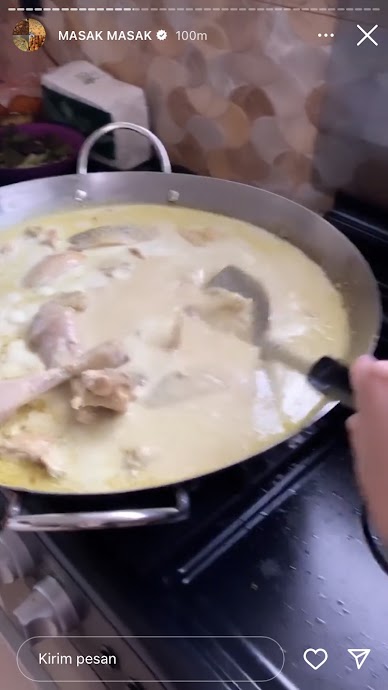 Masakan opor ayam ala 11 seleb, punya Ussy Sulistiawaty pakai resep turun temurun