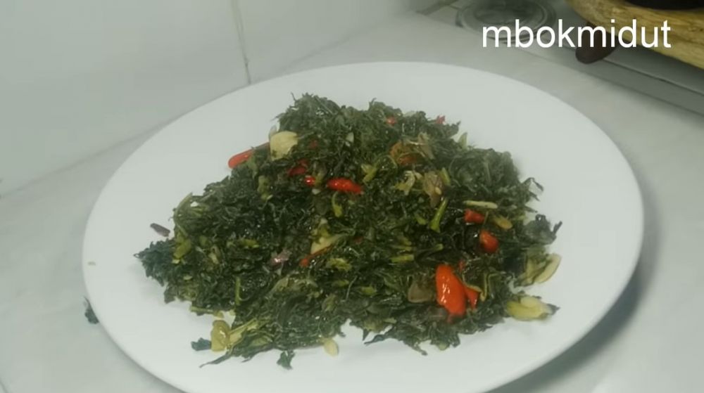 Tanpa direbus, ini trik bikin tumis daun pepaya agar rasanya tak pahit