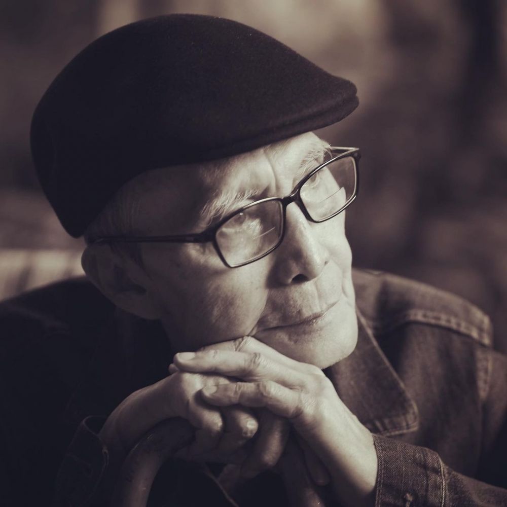 Kata-kata cinta dari Sapardi Djoko Damono, gambarkan ketulusan hati © 2023 brilio.net Kata-kata cinta dari Sapardi Djoko Damono, gambarkan ketulusan hati © 2023 brilio.net