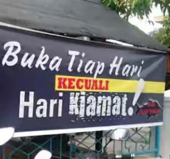 Tulisan lucu di spanduk angkringan Berbagai sumber