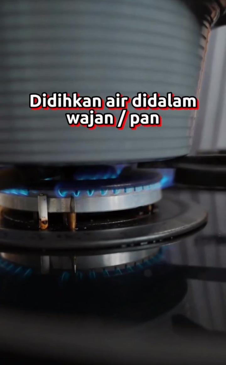 Tanpa sabun dan nggak perlu digosok, ini cara bersihkan spatula kayu pakai 2 bahan dapur