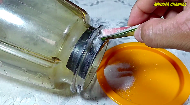 Jangan langsung dibuang, ini cara perbaiki gelas blender yang pecah pakai satu bahan dapur