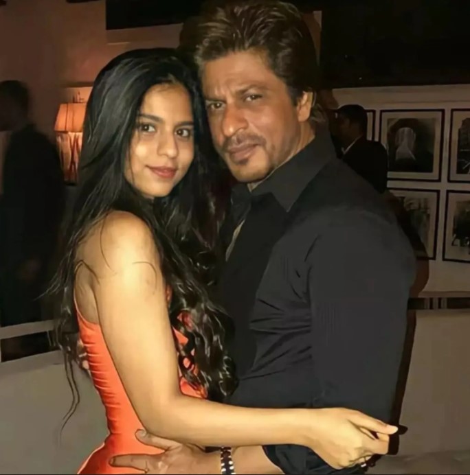 potret kompak Suhana Khan dan ayahnya © berbagai sumber potret kompak Suhana Khan dan ayahnya © berbagai sumber