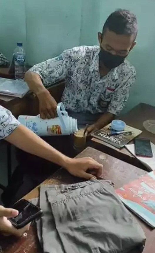 momen lucu di warung kopi © berbagai sumber