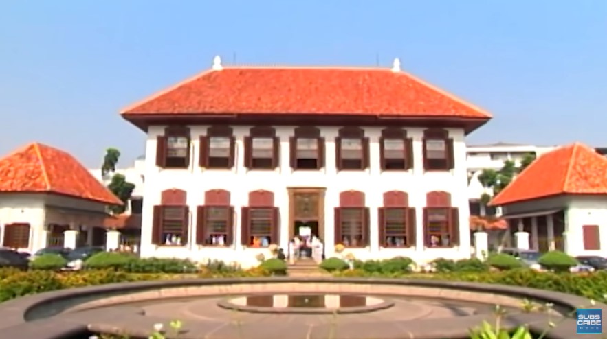 pernikahan Sarah dan Doel di sinetron © YouTube