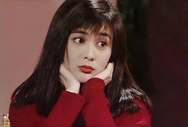 Rosamund Kwan saat muda © Instagram Rosamund Kwan saat muda © Instagram