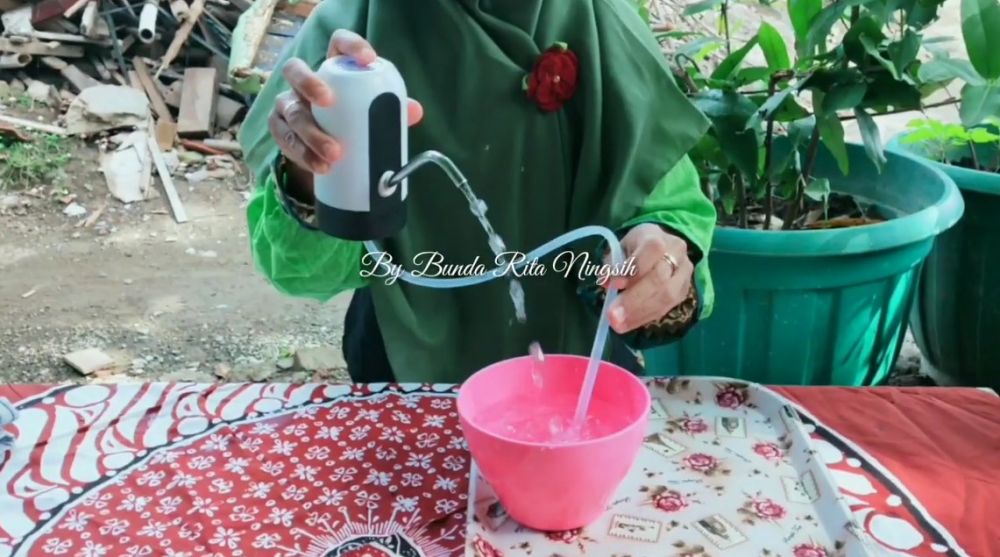 Cara menghilangkan bau besi yang membandel di pompa galon elektrik, ampuh tanpa sabun