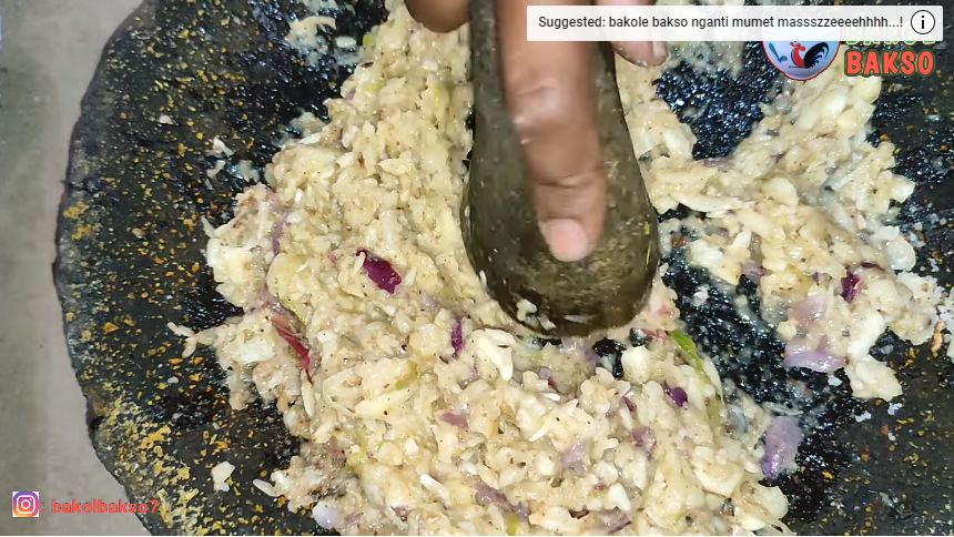 Tanpa lemak dan tulang sapi, ini cara bikin kuah bakso yang bening, harum, dan gurih