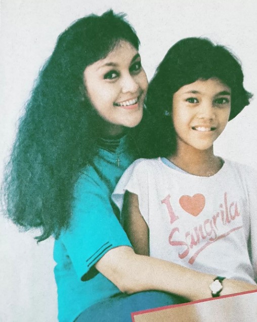 Model iklan motor mertua vokalis rock © Instagram