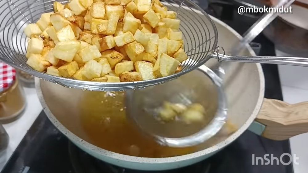 Trik masak sambal goreng kentang agar tak basi sampai 3 hari di suhu ruang, dijamin antigagal