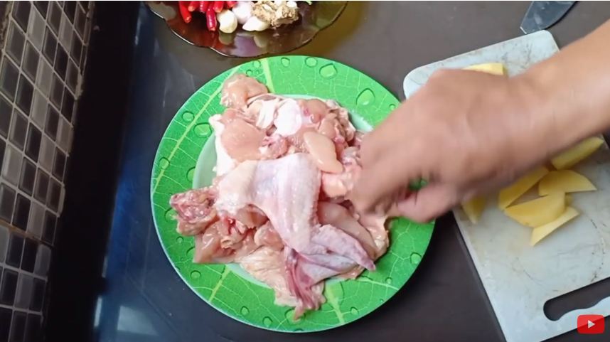Tanpa bahan tambahan, ini trik bikin rendang ayam agar antiamis dan tidak mudah hancur