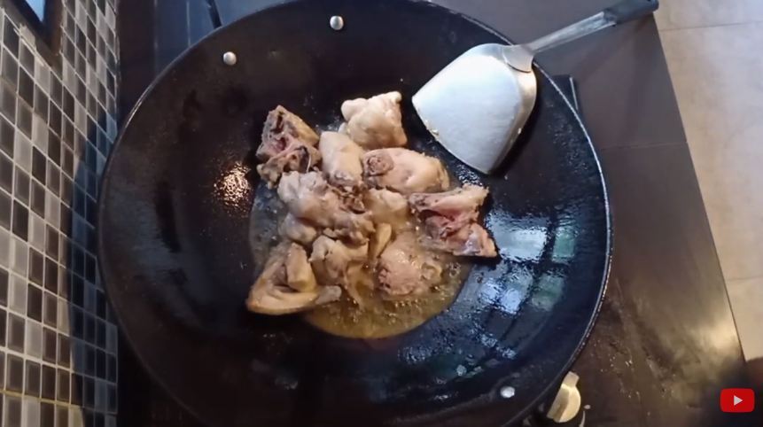Tanpa bahan tambahan, ini trik bikin rendang ayam agar antiamis dan tidak mudah hancur