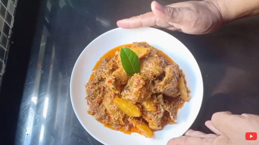 Tanpa bahan tambahan, ini trik bikin rendang ayam agar antiamis dan tidak mudah hancur