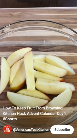 Bukan pakai lemon atau garam, ini cara mencegah potongan apel berubah jadi cokelat hingga 24 jam