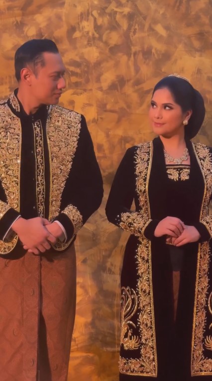 Annisa Pohan jalani pemotretan keluarga © Instagram