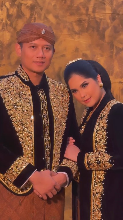 Annisa Pohan jalani pemotretan keluarga © Instagram