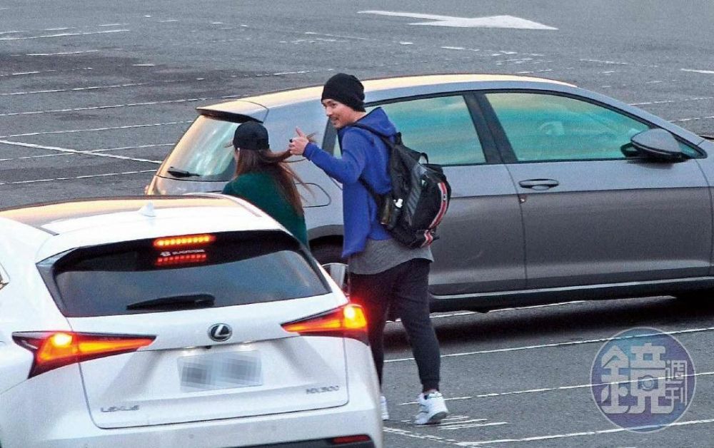 Vic dan keluarga berbagai sumber Vic dan keluarga berbagai sumber