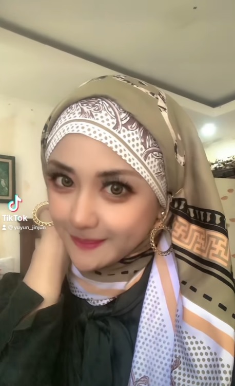 potret terbaru bintang iklan sabun pembersih wajah kini berhijab © berbagai sumber potret terbaru bintang iklan sabun pembersih wajah kini berhijab © berbagai sumber