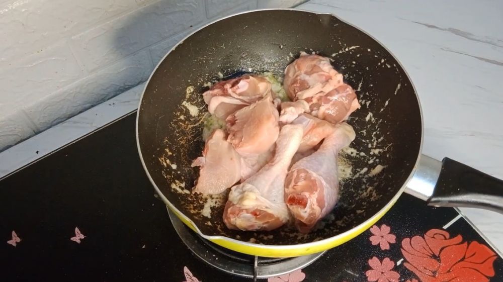 Trik masak opor ayam putih agar dagingnya tidak amis walau tanpa direbus