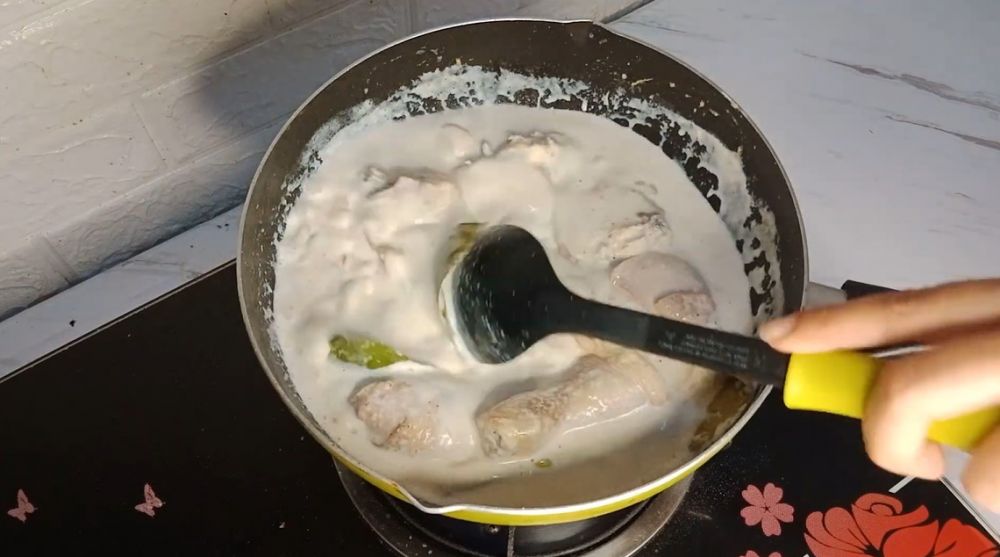 Trik masak opor ayam putih agar dagingnya tidak amis walau tanpa direbus