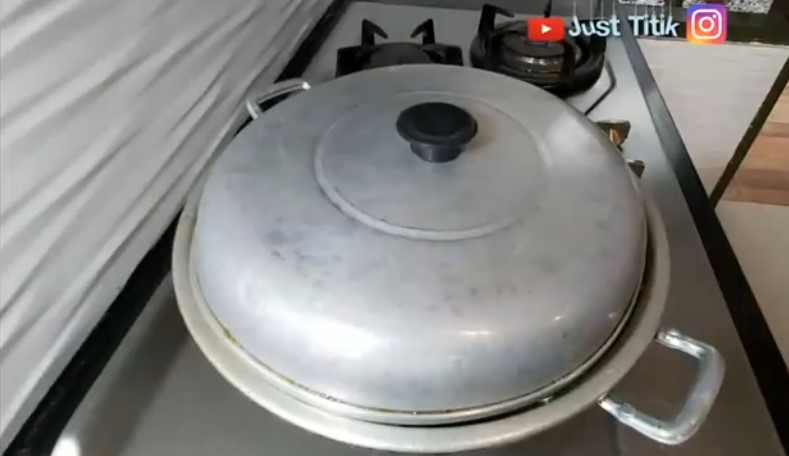 Tanpa presto atau direbus dulu, ini trik mengolah semur daging biar empuk tapi tak boros gas