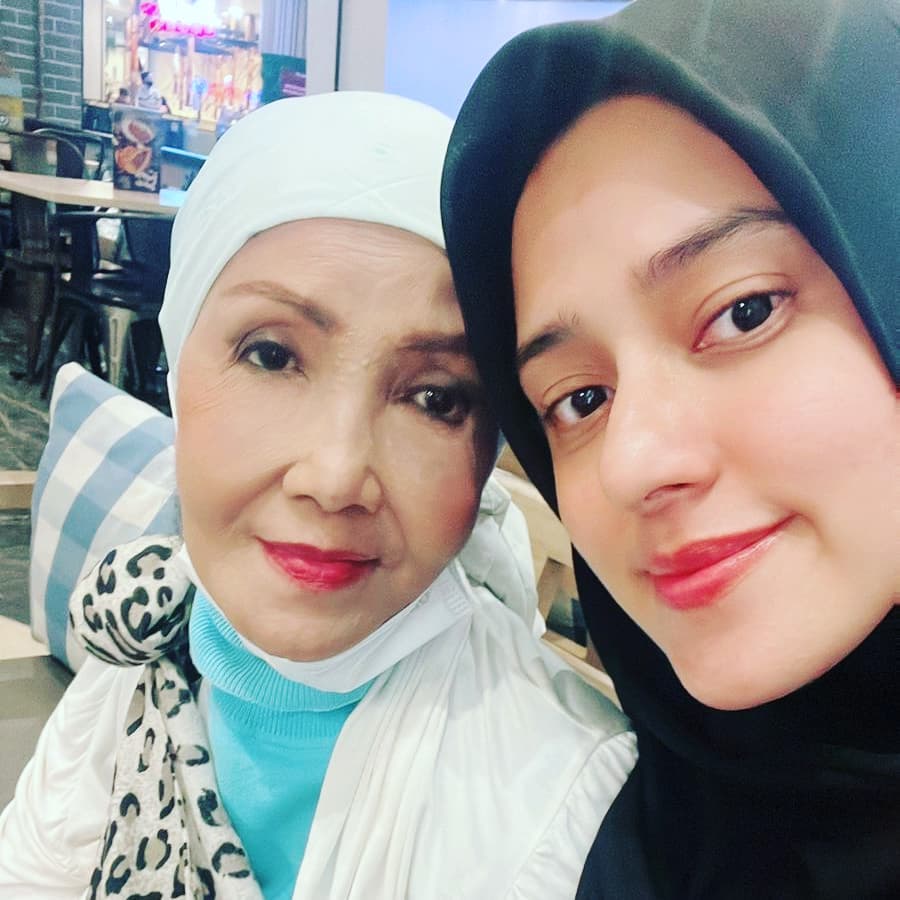 potret terbaru gadis rambut curly © instagram