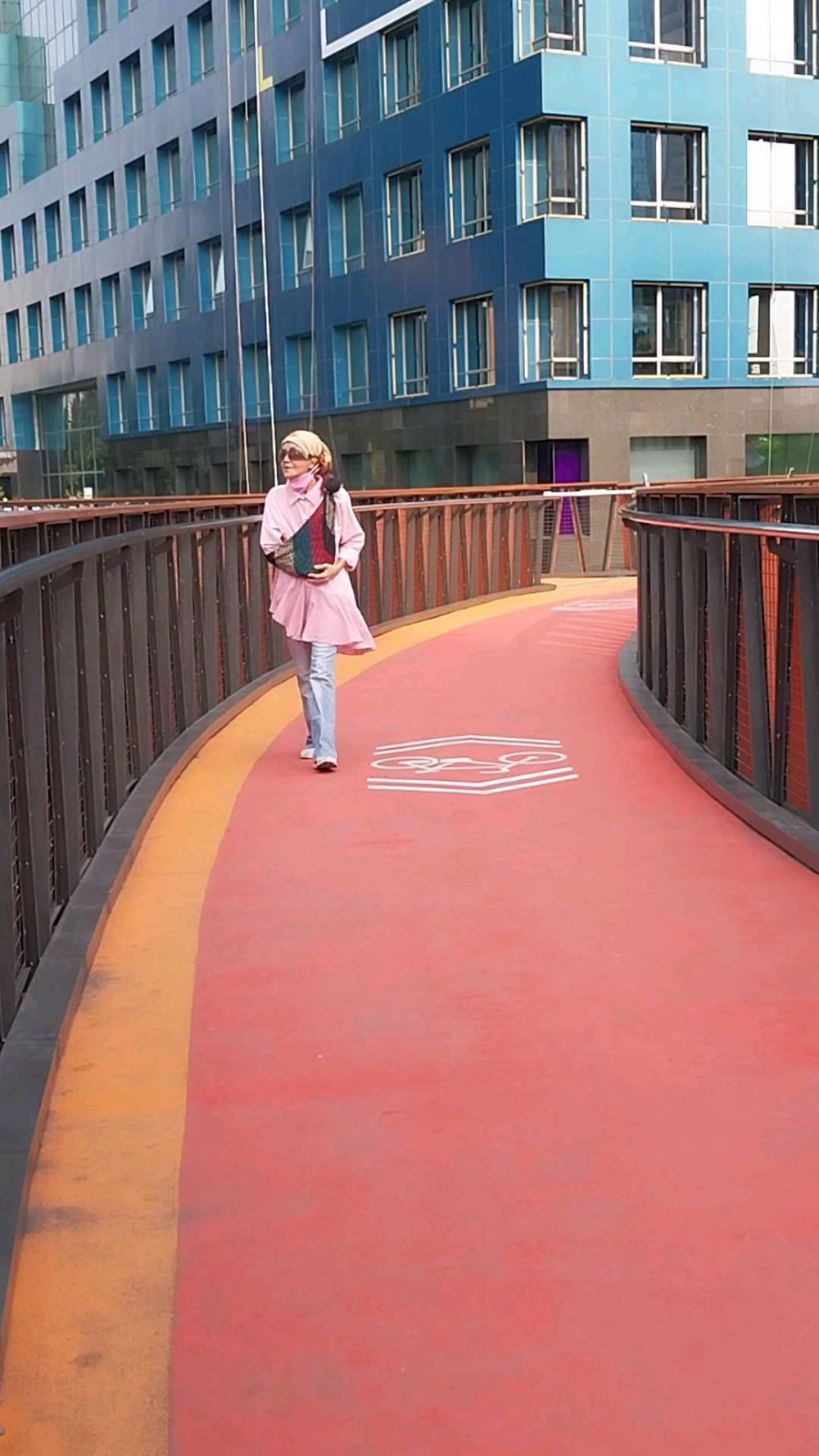 potret terbaru gadis rambut curly © instagram