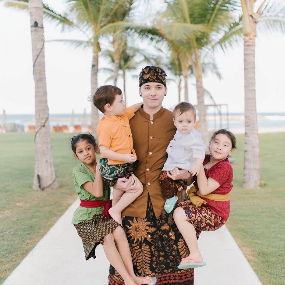 stefan william pamer foto liburan bareng pacar © berbagai sumber