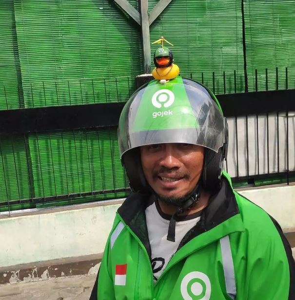 Potret kocak helm pengendara motor Berbagai sumber