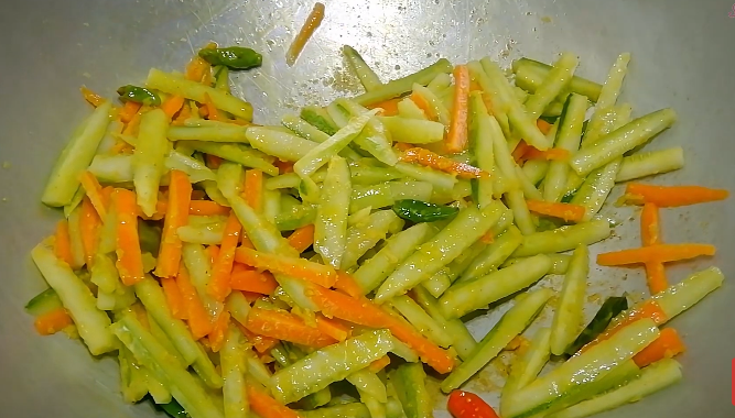 Tanpa cuka, ini cara bikin acar kuning yang sehat dan segar untuk pelengkap makanan
