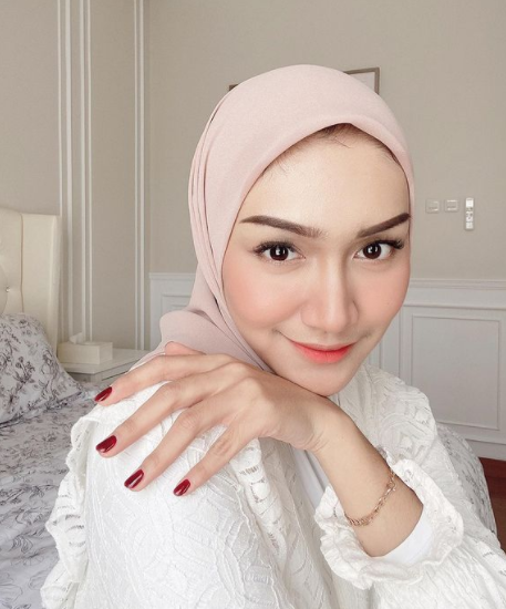 seleb ini rayakan Idul Fitri pertama tanpa pasangan di tahun 2023 © 2023 brilio.net seleb ini rayakan Idul Fitri pertama tanpa pasangan di tahun 2023 © 2023 brilio.net