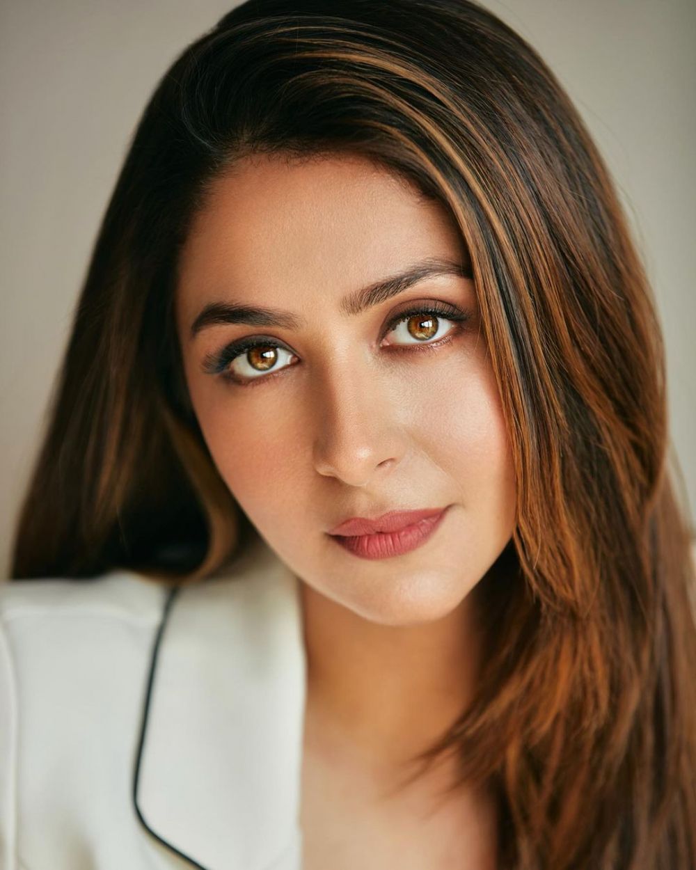 Malvika Raaj Khabie Kushi Khabie Gham © berbagai sumber Malvika Raaj Khabie Kushi Khabie Gham © berbagai sumber