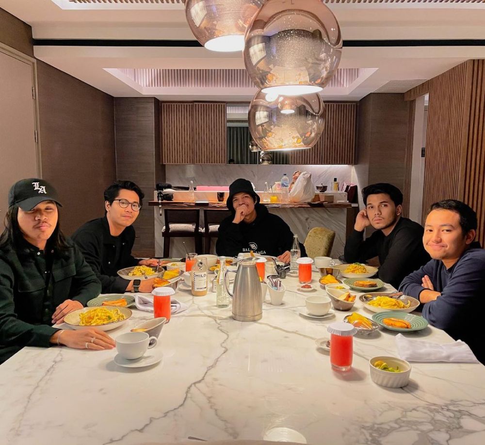 kebersamaan Atta dan Thariq Halilintar rayakan lebaran © 2023 brilio.net kebersamaan Atta dan Thariq Halilintar rayakan lebaran © 2023 brilio.net