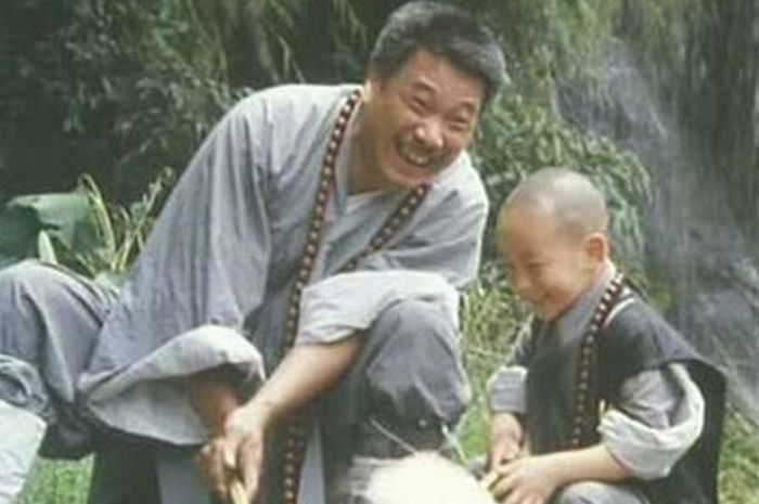 Identik dengan perannya jadi paman, ini 9 potret nostalgia kebersamaan Ng Man Tat dan pemeran Boboho