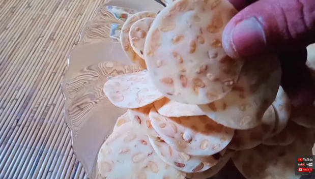 Tanpa perlu dijemur, ini trik menggoreng keripik tempe tapioka agar mengembang, renyah, dan antialot