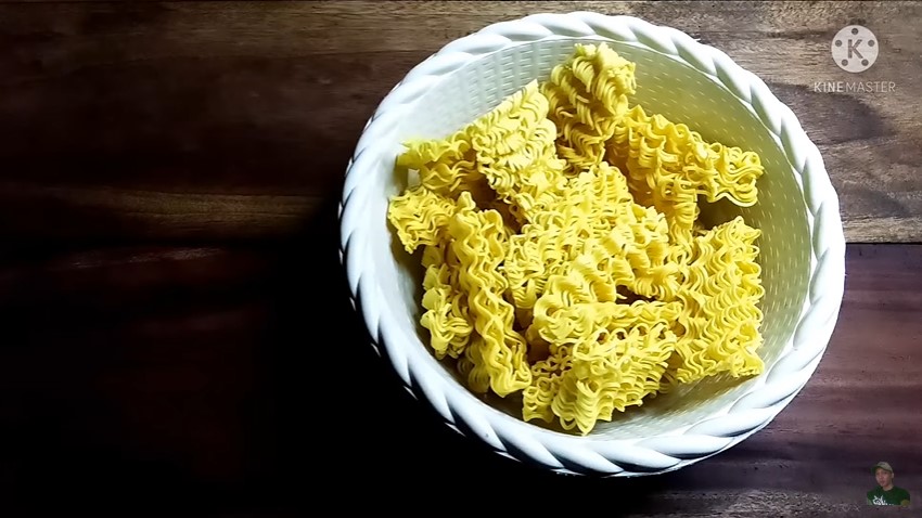Tanpa ditambah minyak, ini trik masak mi kuning untuk bakso biar tidak lengket dan menggumpal