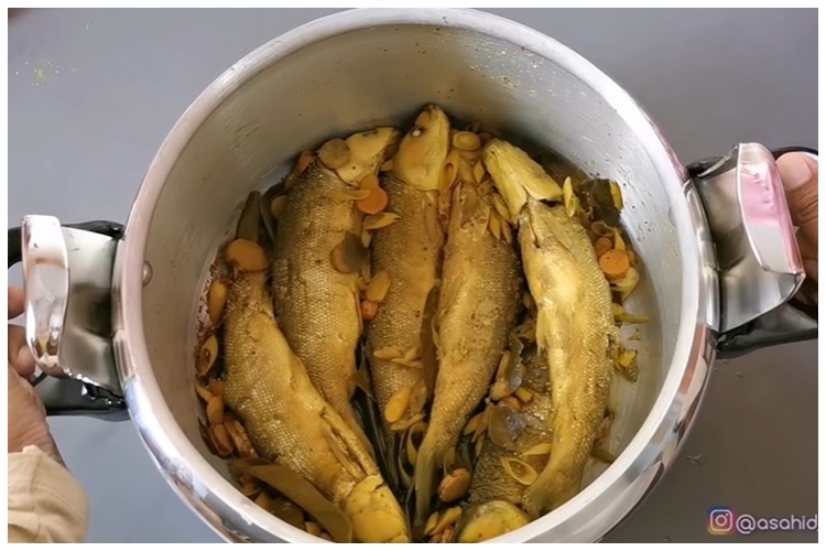 Empuk sampai ke tulang, ini cara jitu presto ikan bandeng supaya tak hancur dan lengket satu sama lain