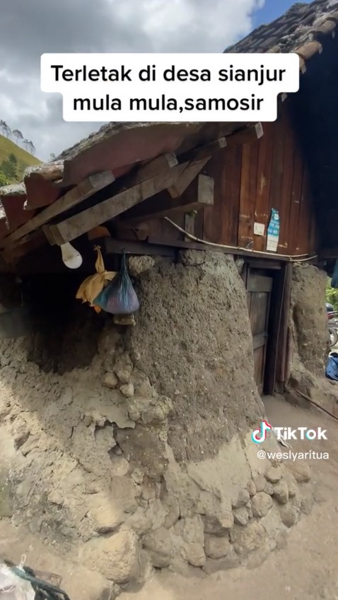 rumah tanah liat usia 300 tahun © berbagai sumber