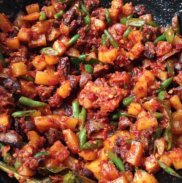 17 Resep sambal goreng kentang pedas spesial Lebaran, lezat dan bikin nagih