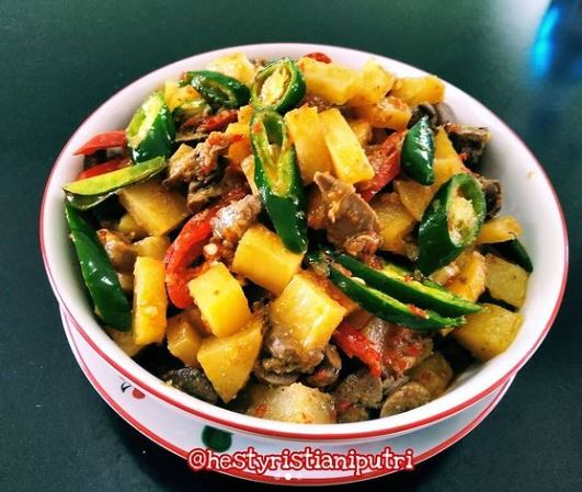 17 Resep sambal goreng kentang pedas spesial Lebaran, lezat dan bikin nagih