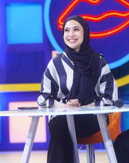 mantan presenter gosip ini putuskan untuk berhijab © 2023 brilio.net