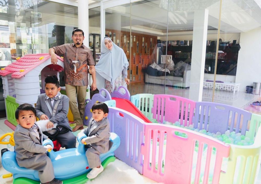 rumah ustaz solmed Rp 24 miliar © berbagai sumber rumah ustaz solmed Rp 24 miliar © berbagai sumber