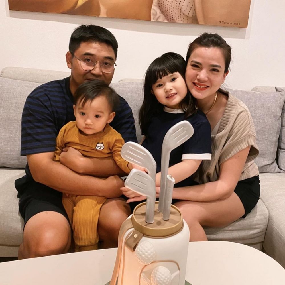 Gadis cantik dalam iklan rokok © 2023 brilio.net Gadis cantik dalam iklan rokok © 2023 brilio.net