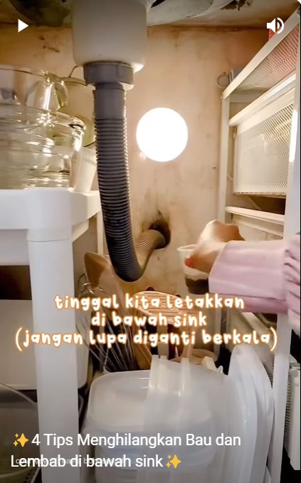 Trik basmi bau tak sedap di bawah wastafel, cukup pakai 2 bahan dapur