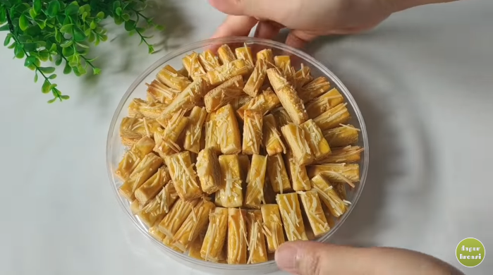 Cara bikin kue kastengel pakai 3 bahan tanpa oven, cetakan, dan mixer, hasil tetap cantik dan gurih